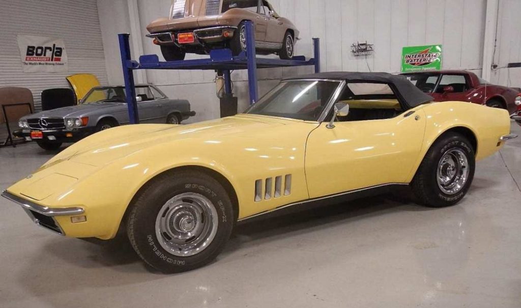 1968 Chevrolet Corvette convertible with a Base 5.4 liter small-block V8